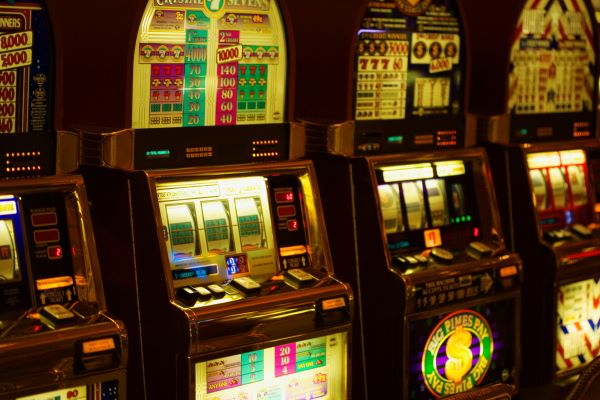 Spielautomaten gehören zu den beliebten Glücksspiele dazu